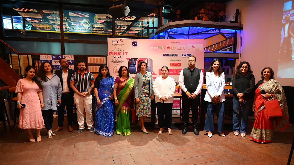 The Organizing team of PINK IT with the esteemed Speakers. 