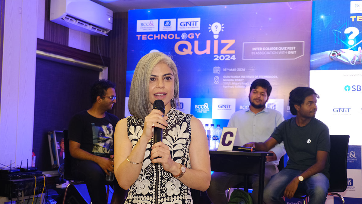 Ms. Jaspreet Kaur, Director, JIS Group addressing the quizzers, organizing team of the Quiz and other dignitaries.