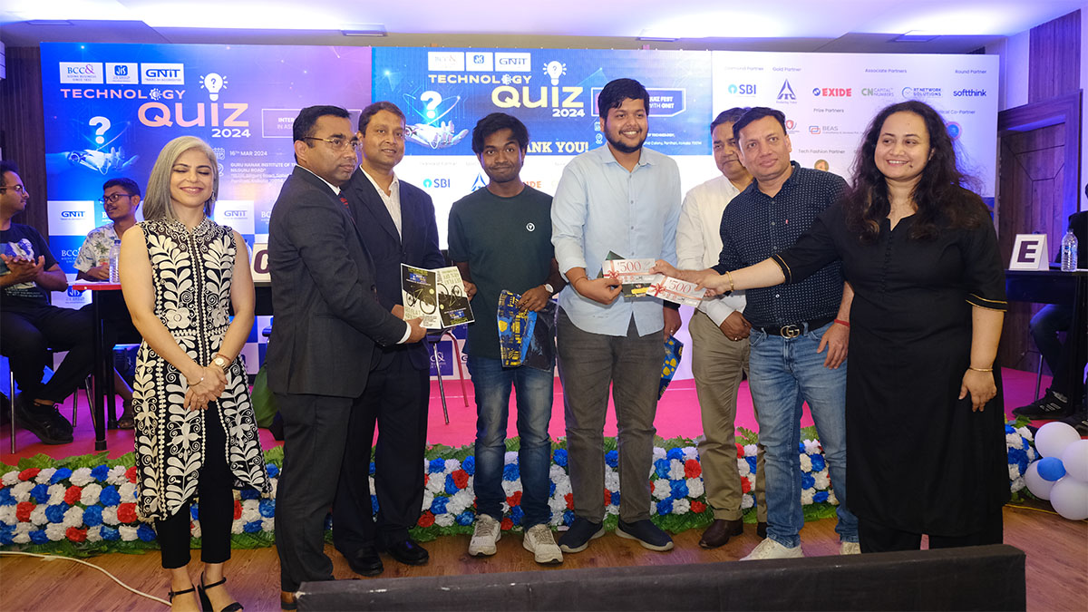 Prize Distribution Ceremony (L to R): Ms. Jaspreet Kaur, Director, JIS Group, Mr Ashutosh Kumar, Deputy General Manager (Business and Operations), State Bank of India,, Dr. Swarup Kumar Mitra, Principal, Gurunanak Institute of Technology, Shri Partha Sarathi Dam, Joint Secretary, IT & E Department , Government of West Bengal, Mr. Tanmoy Banerjee, Director, RT Network Solutions Pvt Ltd & Ms. Angana Guha Roy Chowdhury, Assistant Director General, The Bengal Chamber of Commerce & Industry