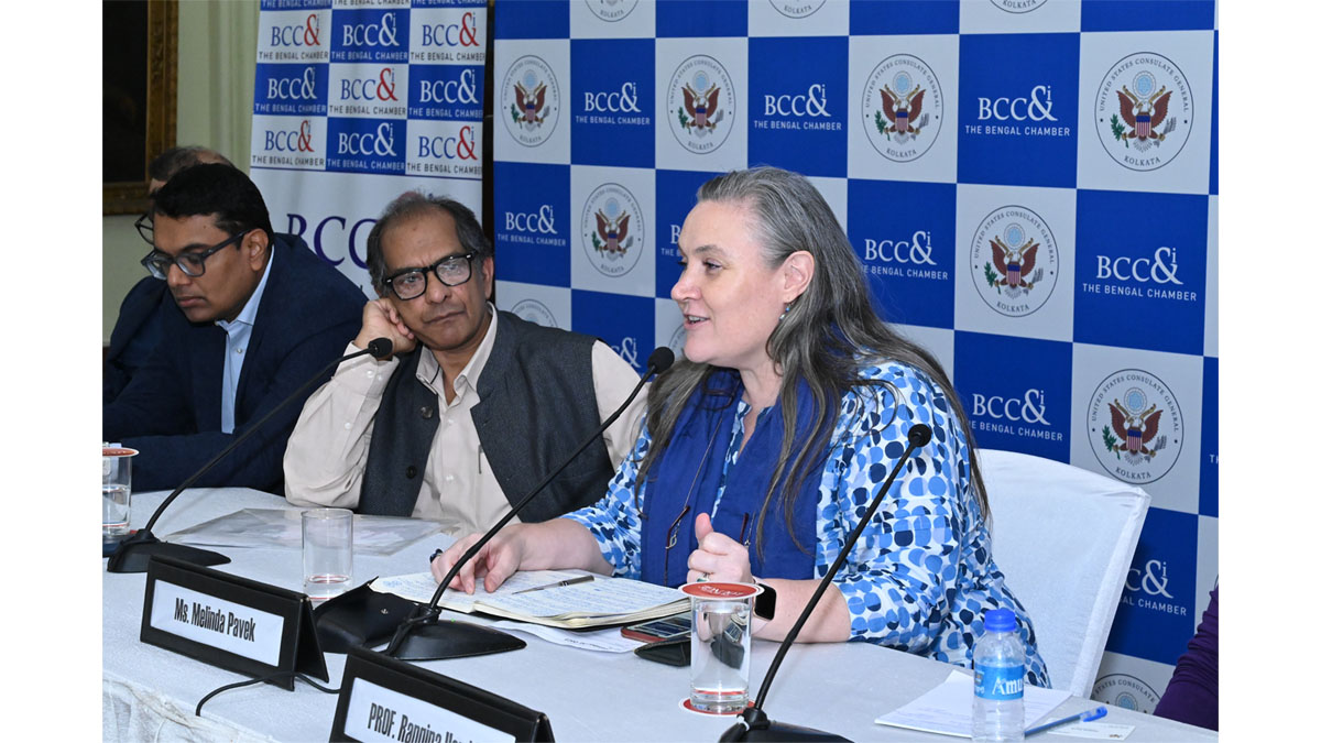 Ms. Melinda Pavek, Consul General of the United States of America, delivering the concluding remarks 