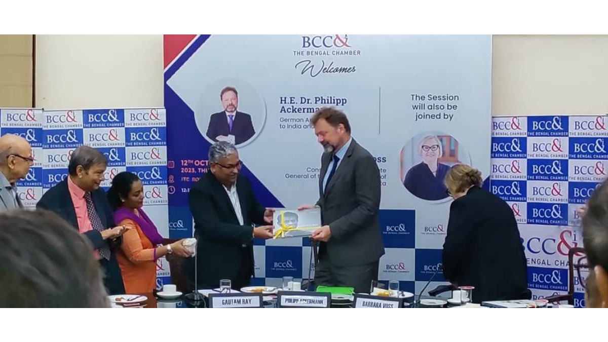 Mr. Gautam Ray, President, BCC&I conferring a memento to H.E. Dr Philipp Ackermann, German Ambassador to India and Bhutan.
