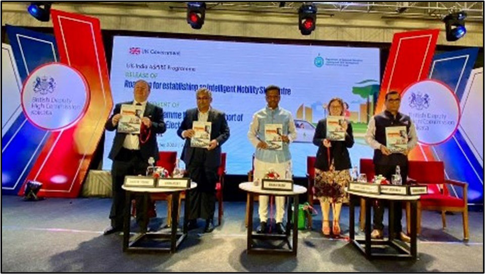 From Left to Right: Mr. Andrew Fleming, British Deputy High Commission, Kolkata, Mr. Gautam Ray, President, The Bengal Chamber of Commerce & Industry, Mr. Firhad Hakim, Hon'ble Minister-in-Charge, Urban Development and Municipal Affairs Department, Government of West Bengal and Hon’bleMayor of Kolkata, Ms. Anna Shotbolt, Deputy Trade Commissioner (Trade Policy, Exports and Economics), South Asia and Mr AnoopAgrawal IAS, Principal Secretary, Department of Technical Education, Training and Skill Development (TET &SD), Government of West Bengal