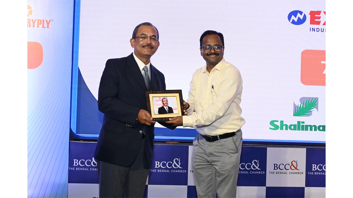 Mr. Dipanjan Dutta, CEO, Rice Group handing over a memento to Mr. Tridib Majumder, Managing Director, Quaker Chemical India Private Limited (A Quaker Houghton Company)