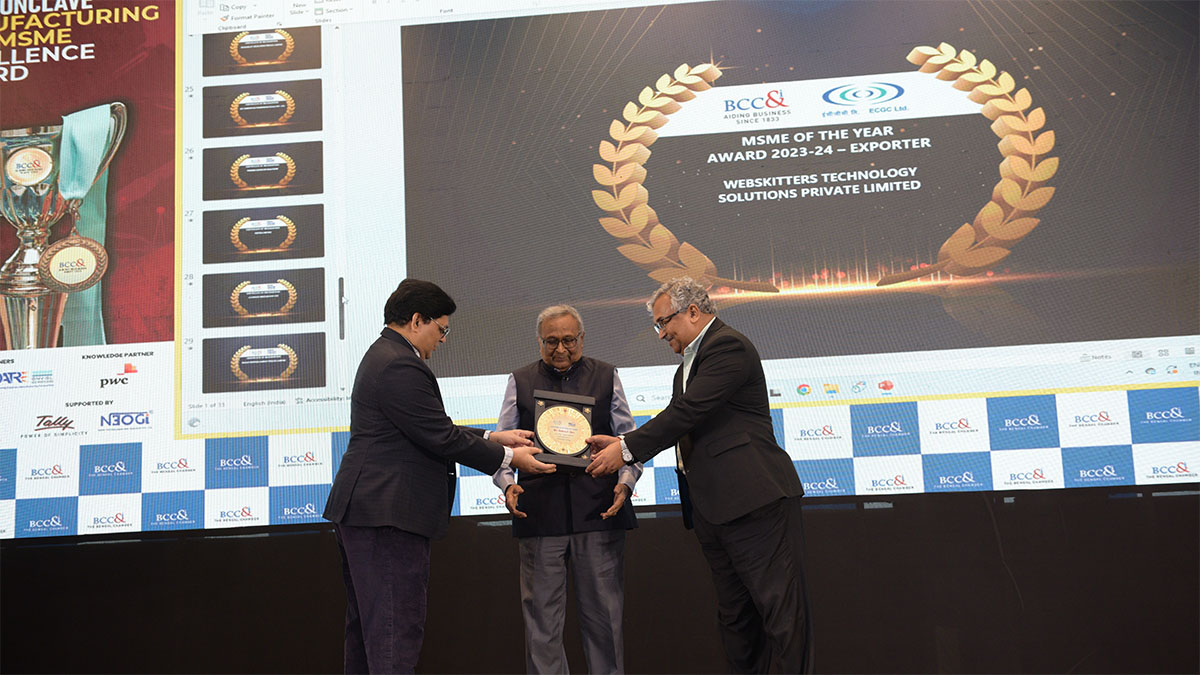 Mr. Sanjay Behera, Chairperson, Manufacturing and MSME Committee, BCC&I; Chief Sales Manager – Tata Steel Ltd and Mr. Gautam Ray, President, BCC&I; President- Corporate, RPSG Group presenting the Lifetime Achievement Award to Mr. Indrajit Sen, MD, International Combustion (India) Limited