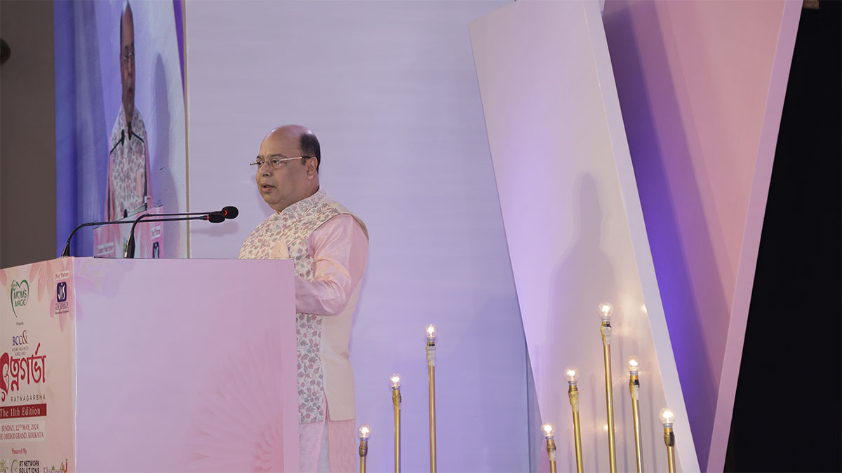 Mr. Subrata Dutta Chairperson, Sports Committee, Bengal Chamber and Managing Director, The George Telegraph Group addressing the guests present during Ratnagarbha 2024