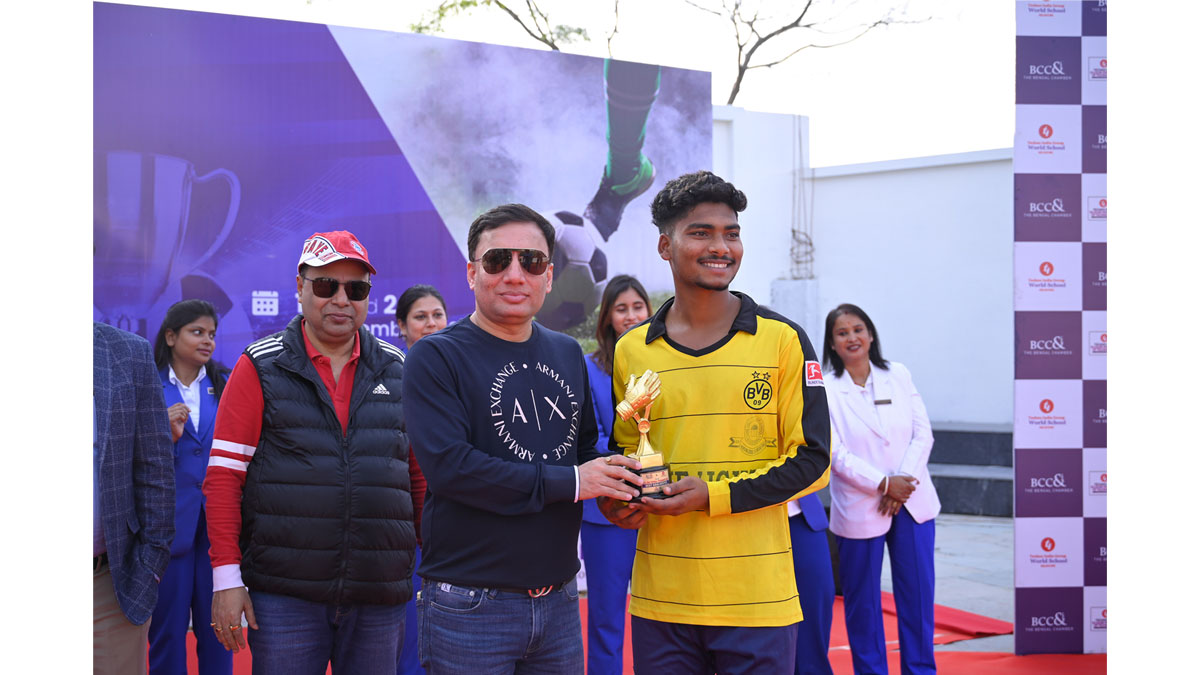 Mr. Tanmay Banerjee, Co-Chair, Sports Development Committee, BCC&I & Director, RT Network Solutions Pvt Ltd handing over The Best Goalkeeper Award to a player from Lime Light Senior Secondary School, Bagdogra