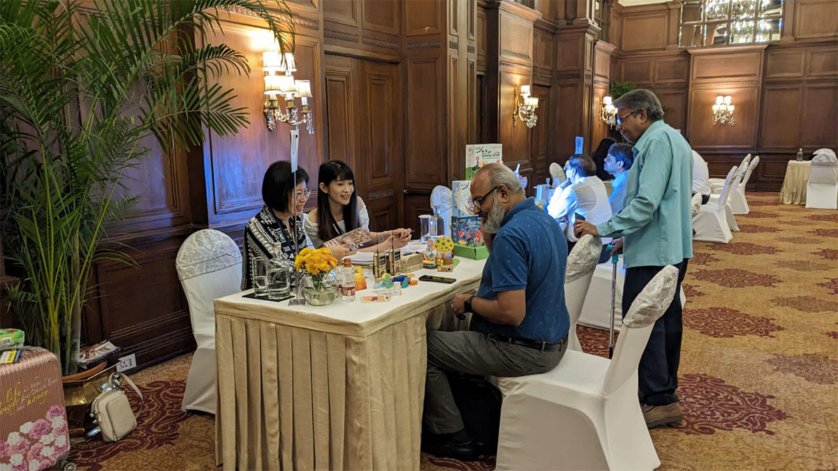 B2B Meeting in progress.